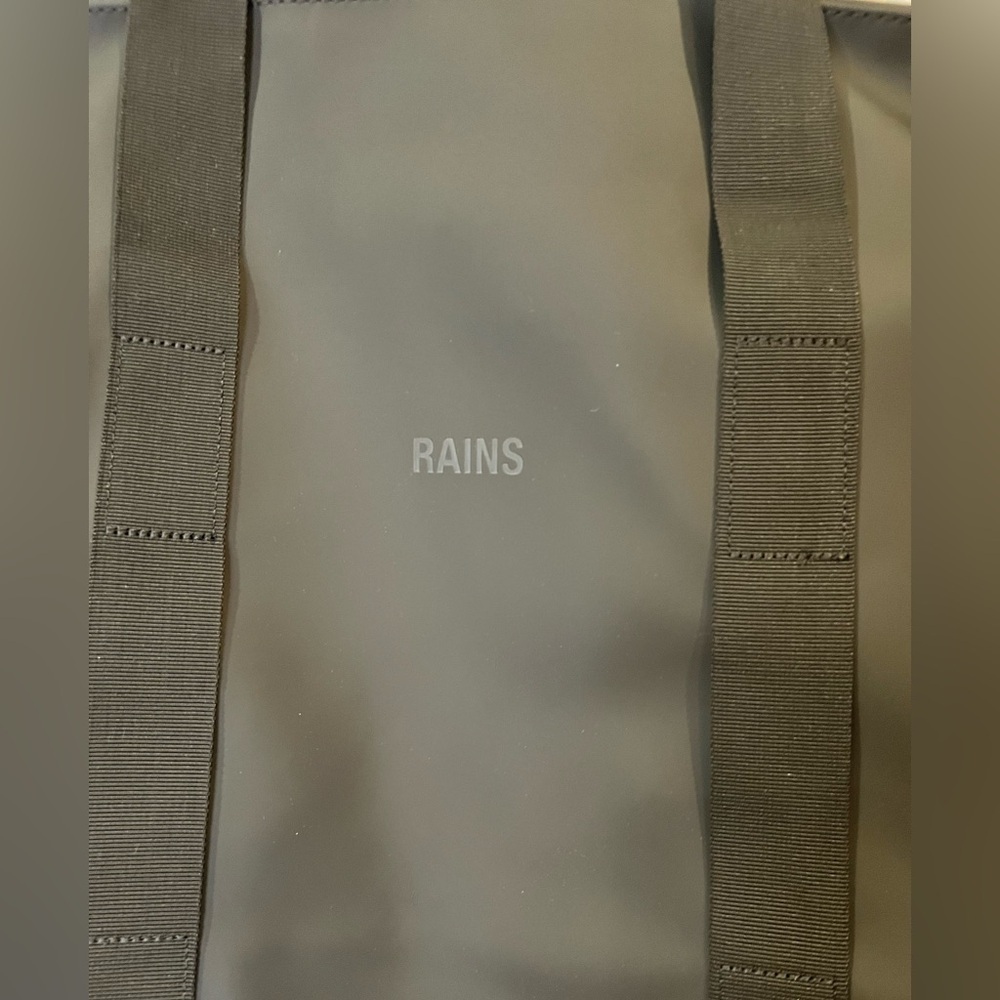 RAINS Hilo Weekend Bag NWT Black W3 9.5 Gallon Capacity - Picture 7 of 8